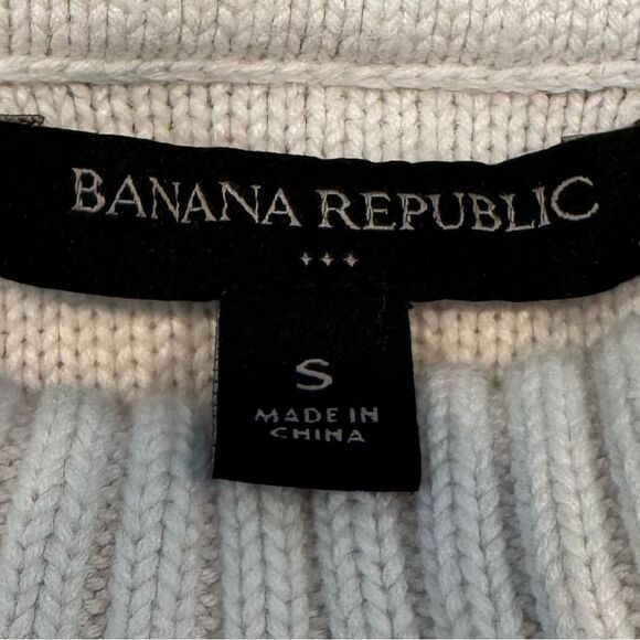 Banana Republic Cable-Knit Turtleneck Sweater. Size Small - Picture 9 of 10